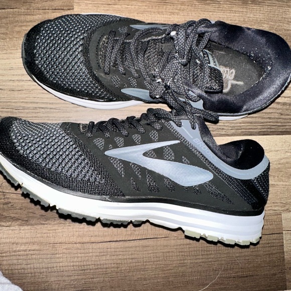 Brooks Revel Black and Gray Running Shoes - Picture 7 of 12